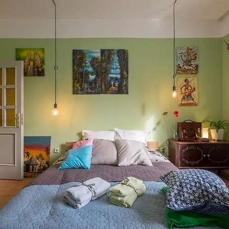 Art! & Artistic Apartment! شقة صوفيا