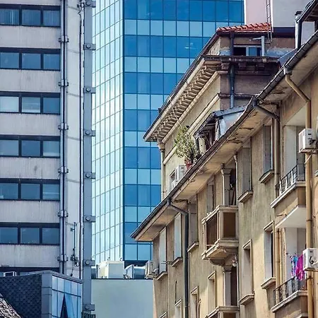 Art! & Artistic Apartment! *